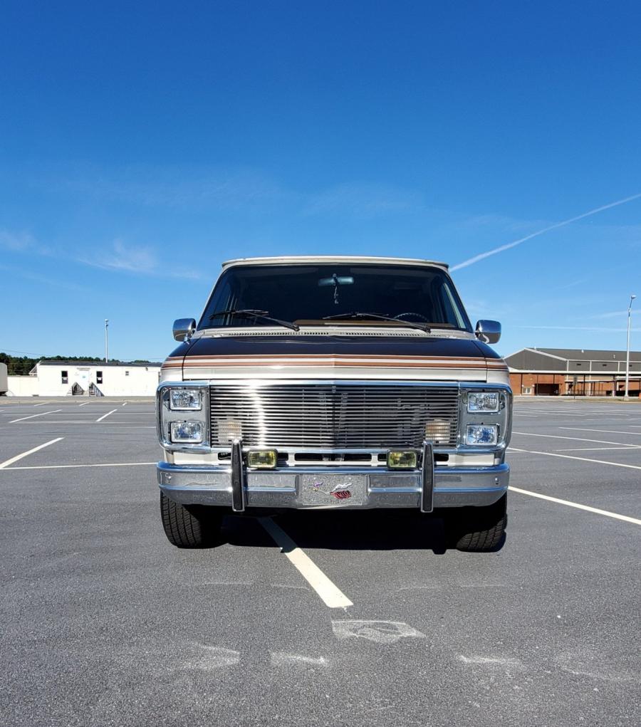  Chevrolet G20 Conversion Van  (CG21305) 1988 года  (фото 28 из 257)